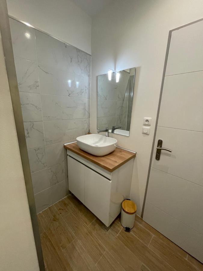 Le Casimir - Superbe T3 En Plein Centre Ville Renove Avec Gout - Wifi Безие Екстериор снимка